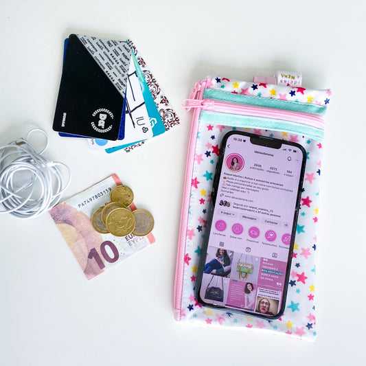 Bolsa para telemóvel com dois bolsos, um deles com visor transparente que permite usar o ecrã sem tirar a bolsa