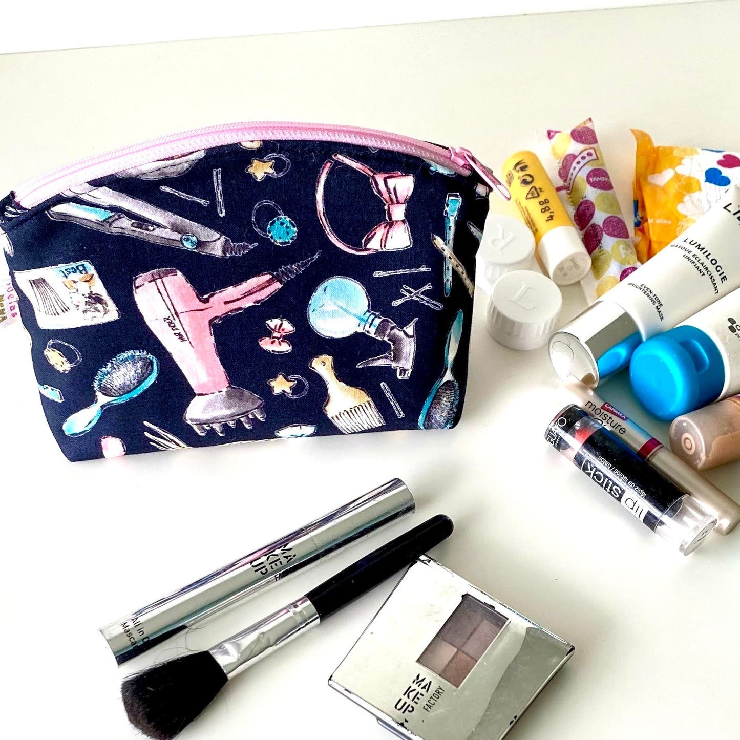 bolsa multiusos para cosméticos, maquilhagem, higiene intima, batom, soro fisiologico, lentes de contacto, chaves, dinheiro ou medicamentos