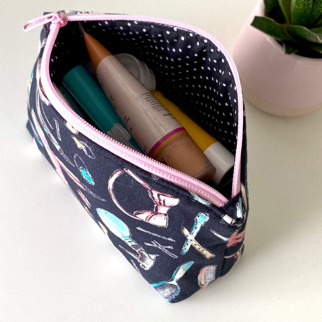 bolsa multiusos para cosméticos, maquilhagem, higiene intima, batom, soro fisiologico, lentes de contacto, chaves, dinheiro ou medicamentos